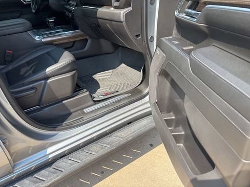 Used 2024 Chevrolet Silverado 1500 LT Trail Boss w/ LT Trail Boss Premium Package AWD/4WD image 18