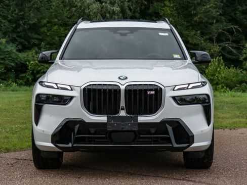 Used 2025 BMW X7 M60i image 2