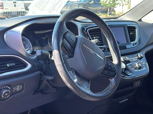 Certified 2020 Chrysler Pacifica Touring w/ S Appearance Package FWD image 12
