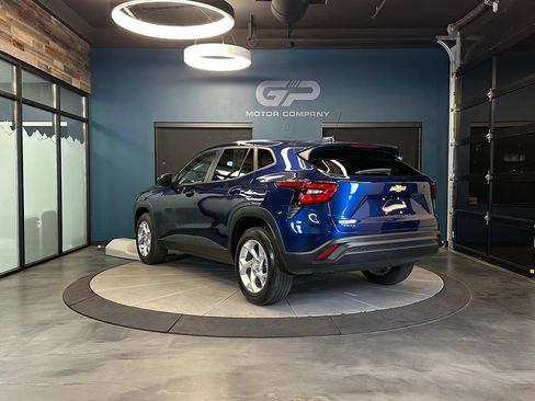 Used 2024 Chevrolet Trax LS w/ LS Convenience Package FWD image 5