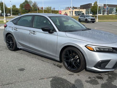 Used 2023 Honda Civic Sport image 2