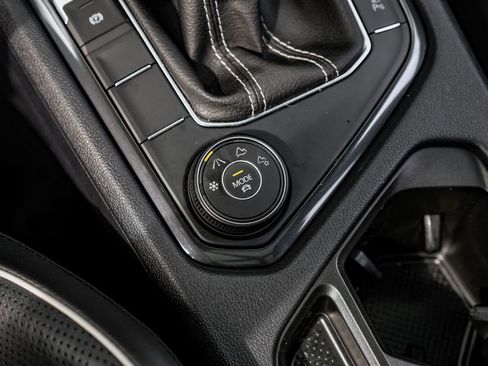 Used 2022 Volkswagen Tiguan SEL R-Line image 35