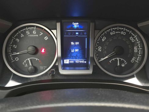 Used 2019 Toyota Tacoma SR5 AWD/4WD image 12