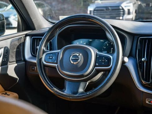 Used 2019 Volvo XC60 T6 Momentum w/ Advanced Package image 12