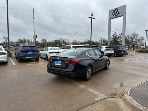 Used 2024 Nissan Altima 2.5 SV image 5