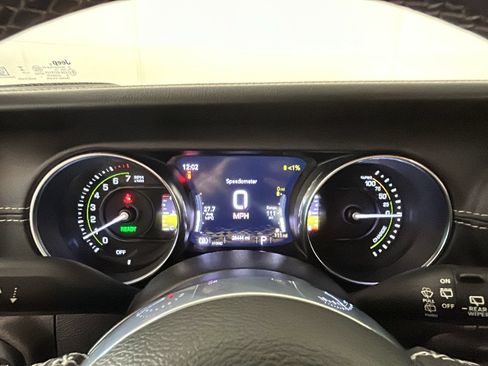 Used 2023 Jeep Wrangler Unlimited Sahara w/ Cold Weather Group AWD/4WD image 19
