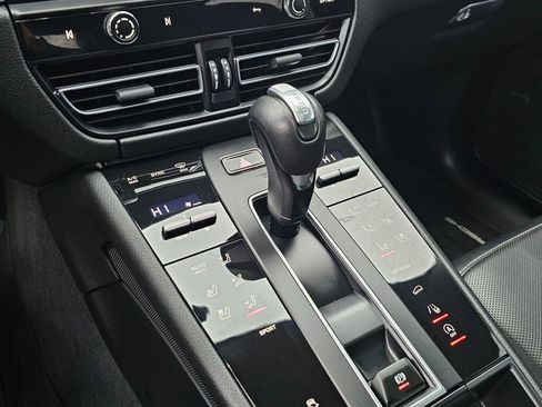 Used 2023 Porsche Macan image 37
