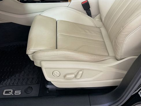 Used 2024 Audi Q5 e Premium Plus AWD/4WD image 9