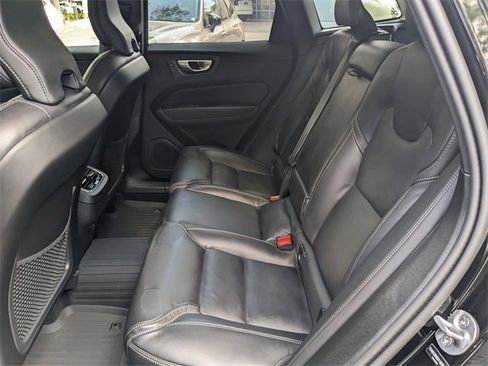 New 2025 Volvo XC60 B5 Ultra w/ Climate Package image 15