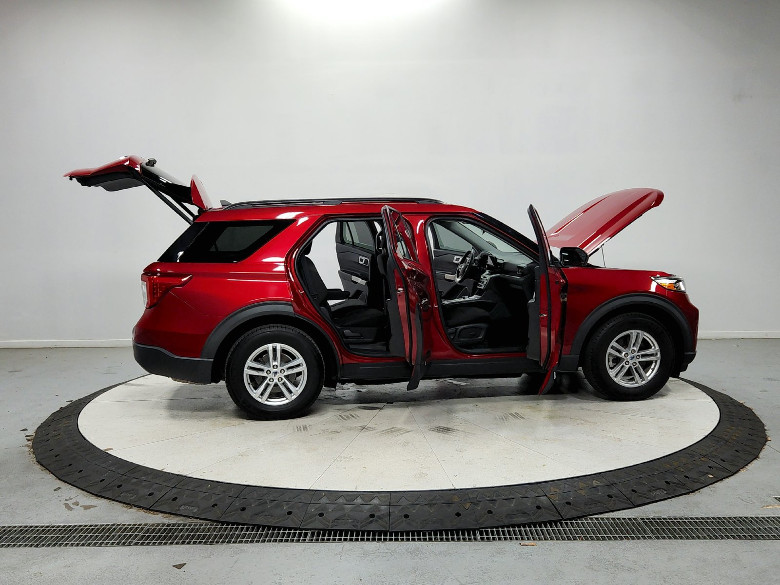 Used 2021 Ford Explorer XLT RWD image 17