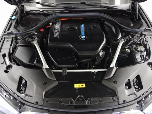 Used 2019 BMW 530e xDrive image 11