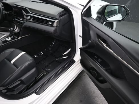 Used 2025 Toyota Camry SE FWD image 20