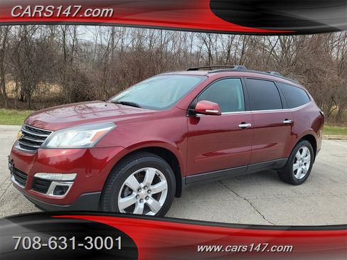 Used 2017 Chevrolet Traverse LT w/ Style and Technology Package FWD image 1