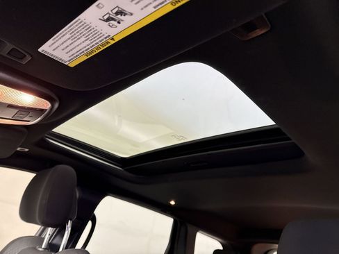 Used 2019 Jeep Grand Cherokee Laredo image 19