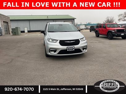 New 2026 Chrysler Pacifica Select