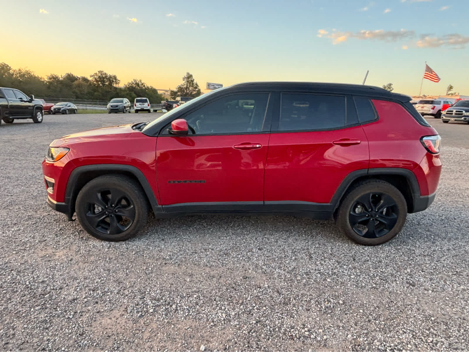 Used 2019 Jeep Compass Latitude FWD image 2