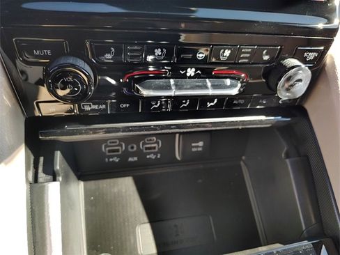 New 2025 Jeep Grand Cherokee Limited image 24