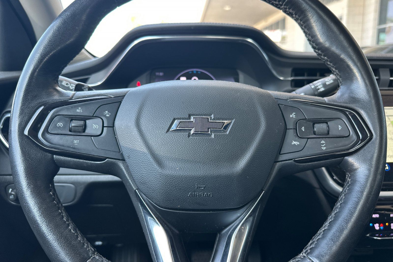 Used 2023 Chevrolet Bolt EUV Premier w/ Sun & Sound Package FWD image 31