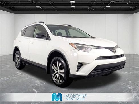Used 2018 Toyota RAV4 LE w/ Carpet Mat Package image 7