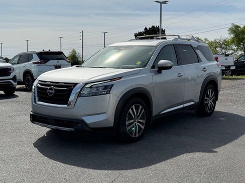 Used 2023 Nissan Pathfinder Platinum w/ Cargo Package image 7