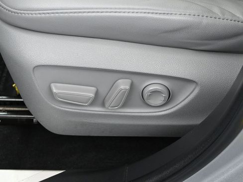 Used 2022 Toyota Highlander Platinum image 12