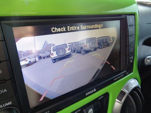 Certified 2017 Jeep Wrangler Unlimited Rubicon w/ Connectivity Group image 22