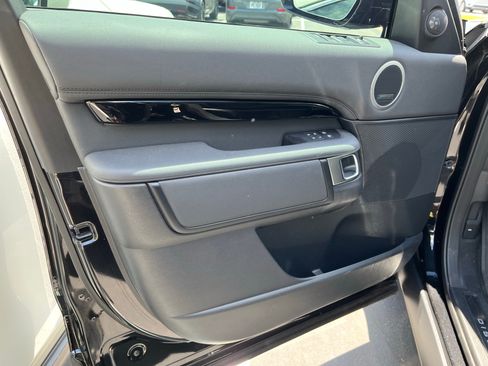 Used 2024 Land Rover Discovery S AWD/4WD image 17