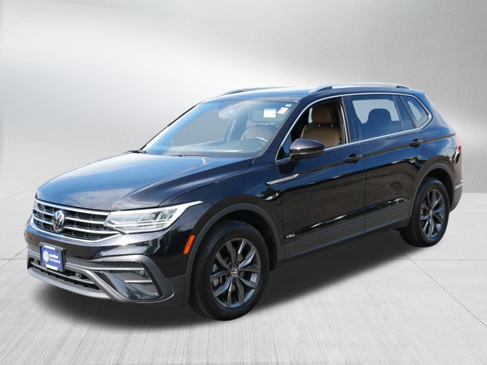 Used 2022 Volkswagen Tiguan SE w/ Panoramic Sunroof Package AWD/4WD image 3
