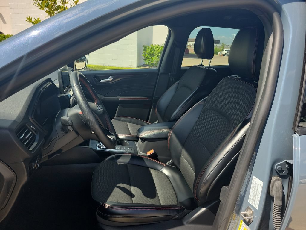 Used 2025 Ford Escape ST-Line Select AWD/4WD image 18