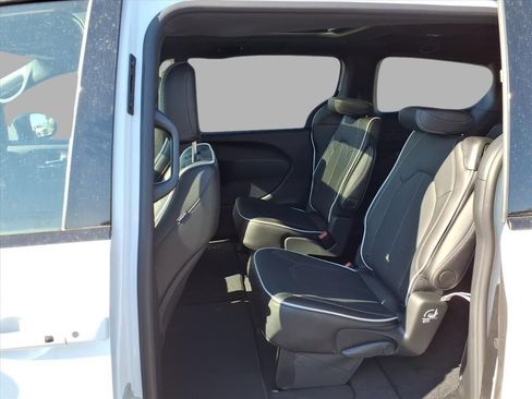 New 2026 Chrysler Pacifica Limited w/ S Appearance Package image 23