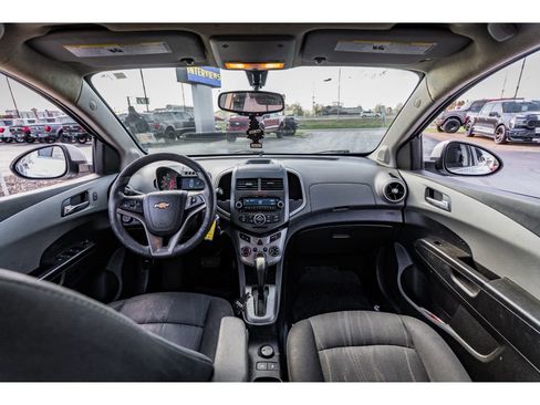 Used 2014 Chevrolet Sonic LT image 9