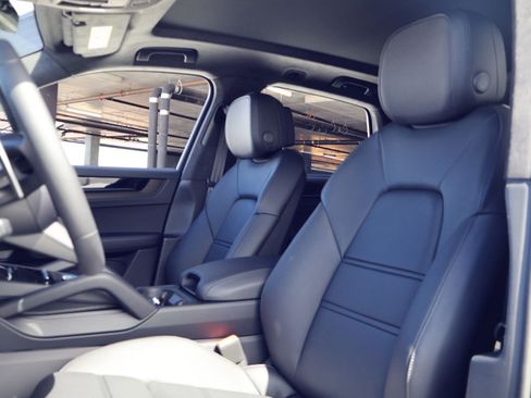 New 2026 Porsche Cayenne GTS AWD/4WD image 5