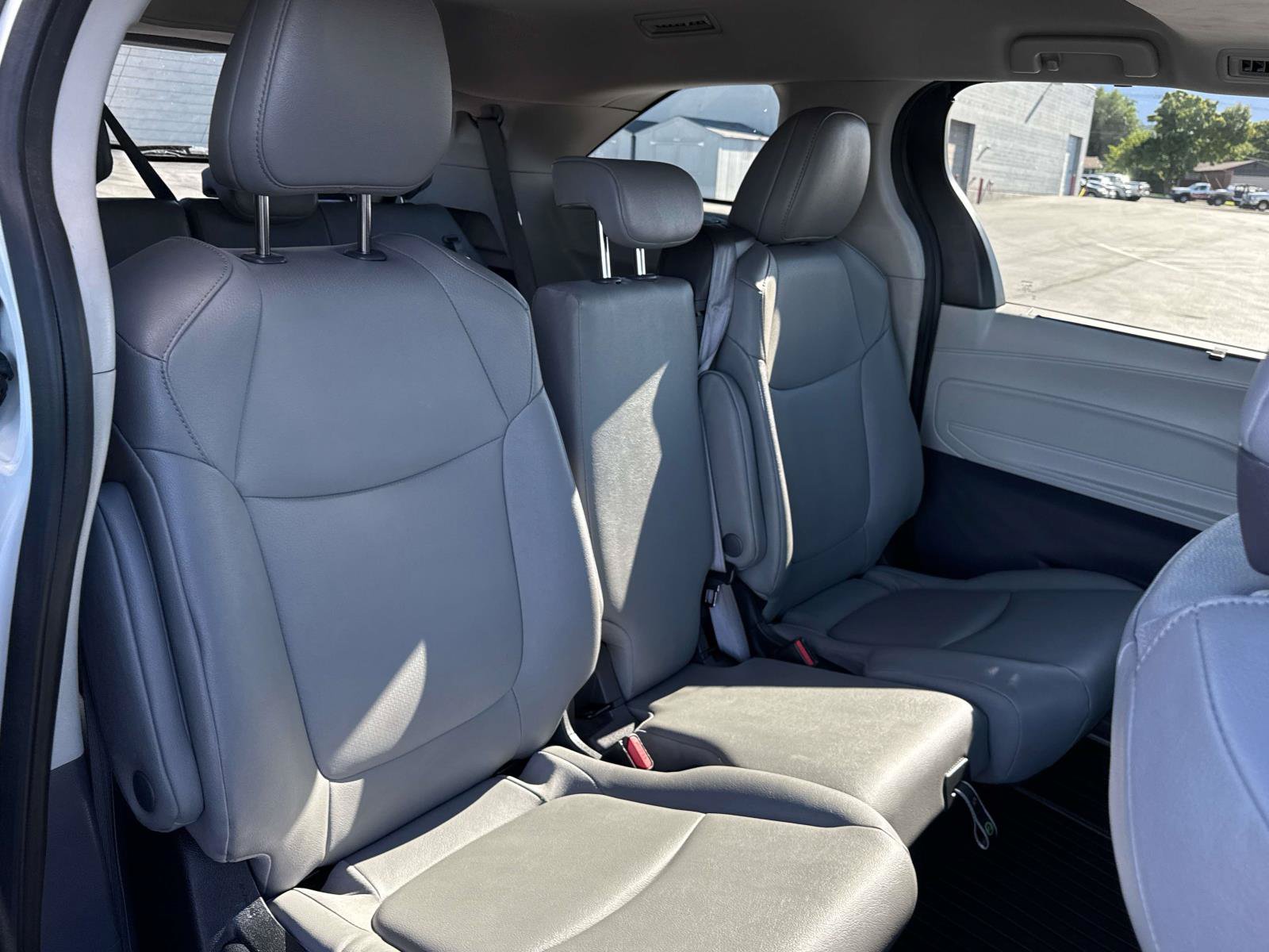 Used 2023 Toyota Sienna XLE FWD image 16