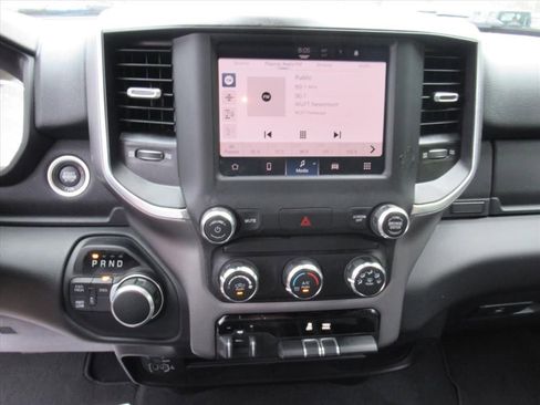 Certified 2024 RAM 2500 Big Horn AWD/4WD image 23