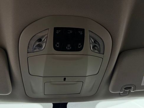 Used 2023 Chrysler Pacifica Touring-L FWD image 26