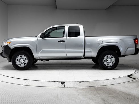 Used 2022 Toyota Tacoma SR RWD image 2