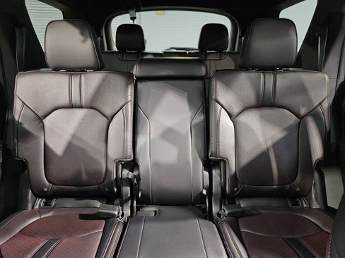 Used 2025 Honda Pilot Black Edition image 13