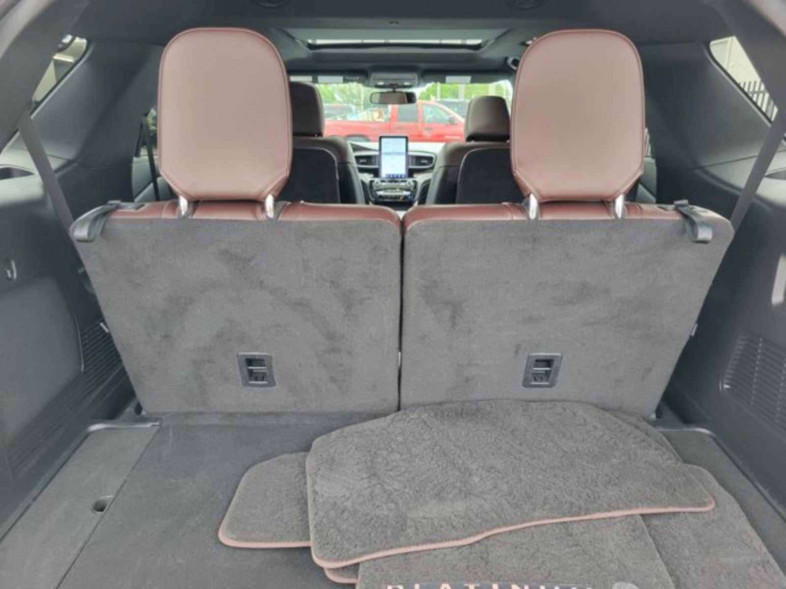 Used 2023 Ford Explorer Platinum w/ Technology Package AWD/4WD image 8