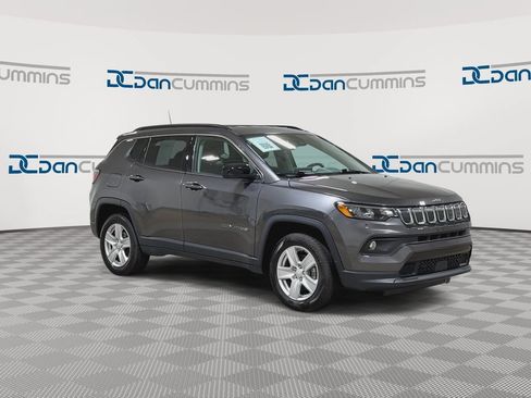 Used 2022 Jeep Compass Latitude AWD/4WD image 2
