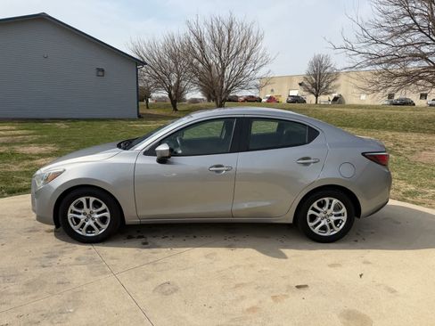 Used 2016 Scion iA image 3