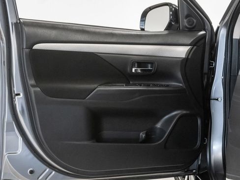 Used 2018 Mitsubishi Outlander ES FWD image 8