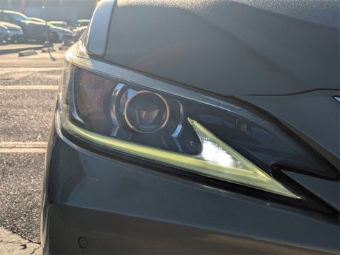 Used 2019 Lexus ES 350 Luxury image 18