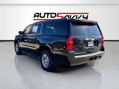 Used 2017 Chevrolet Suburban LT image 5