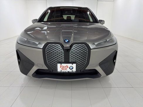 Used 2025 BMW iX xDrive50 w/ Premium Package image 8