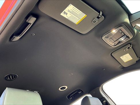 Used 2023 Chevrolet Traverse RS image 31