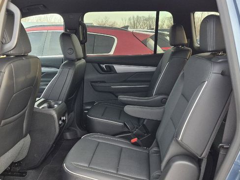 Used 2025 Buick Enclave Preferred image 7