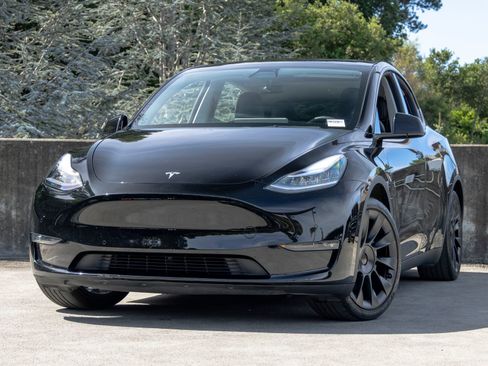 Used 2021 Tesla Model Y Long Range image 1
