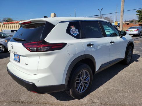 Used 2024 Nissan Rogue S image 27