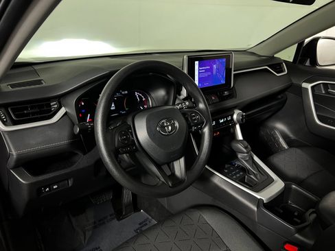Used 2025 Toyota RAV4 XLE AWD/4WD image 13