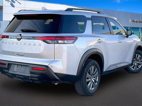 Used 2025 Nissan Pathfinder SV image 2